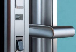 新一代指纹锁，守护家门安全的关键科技