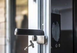 好太太智能指纹锁统一服务专线普及ぁ指纹锁钥匙孔的隐藏隐患，你了解多少？