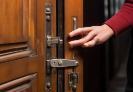 防盗门关紧后为何难以开启？揭秘实用技巧