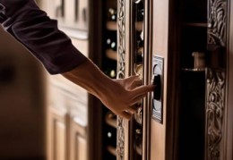 红酒柜安装锁头详细步骤图解教程