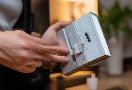 飞云保险柜维修服务电话查询解读-如何轻松连接保险柜的蓝牙功能？