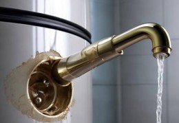 神州热水器客户热线中心解说㊣热水器排污口与出水口：安全使用指南